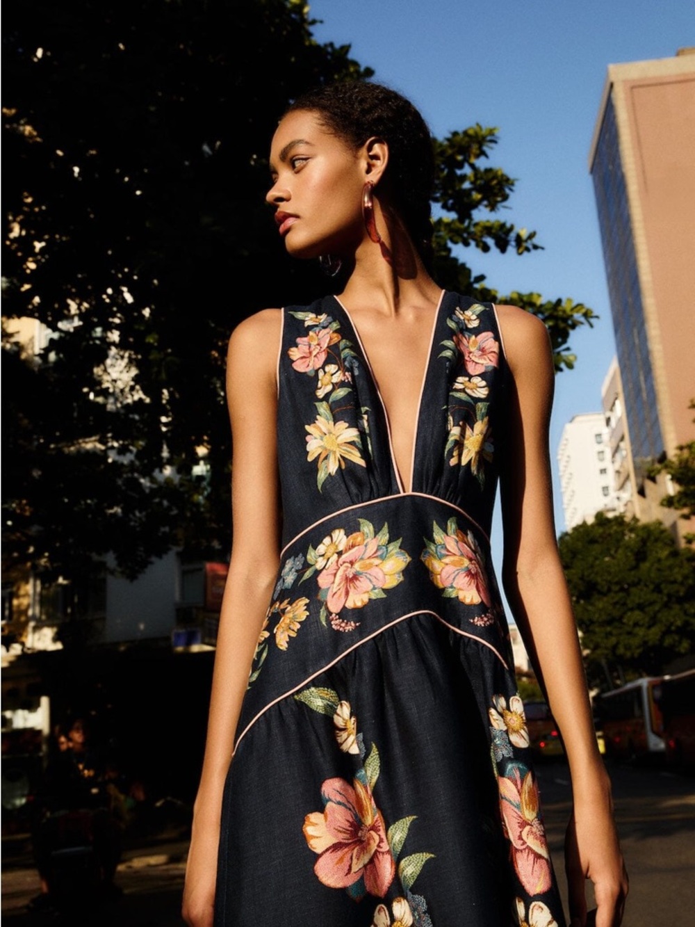 FARM Rio Maira Floral Dark Blue Linen Midi Dress Size Large NWT - Picture 3 of 16